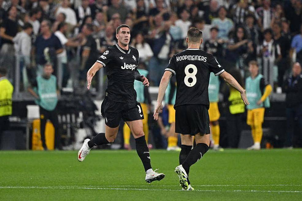 ค่ำคืนแห่งความสูงและความต่ำในแชมเปียนส์ลีก! บาเยิร์น มิวนิก คว้าชัยชนะ 2-1 เหนือปารีส แซงต์-แชร์กแมง ทำให้พวกเขาขยายสถิติชนะติดต่อกันเป็น 16 นัด นาโปลี เสมอกับยูเวนตุส 0-0 ขณะที่แอตเลติโก มาดริด เอาชนะสปอร์ติง ลิสบอน 3-1