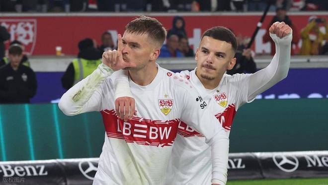 3-2: Ondrej Petrovic วัย 29 ปี ทำประตูสุดสวยสองลูก พาทีมคว้าชัยชนะติดต่อกันเป็นนัดที่สอง พวกเขาไล่ตาม Dortmund ขึ้นมาเสมอ และเข้าใกล้สองอันดับแรกของบุนเดสลีกา Stuttgart vs Augsburg