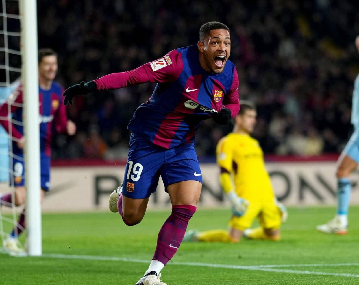 แมนเชสเตอร์ ยูไนเต็ด จับตาดาวรุ่งบาร์เซโลนา เป้าหมายเรอัล มาดริด 'อิเนียสตาคนใหม่' ปารีส แซงต์-แชร์กแมง ไล่ล่าคามาวินกา