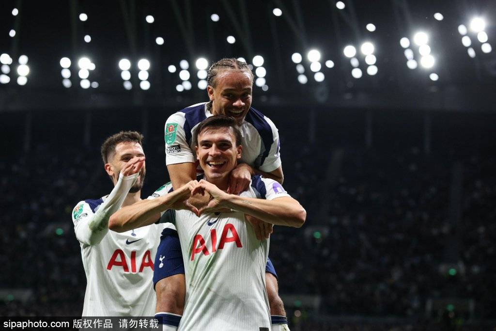 ท็อตแน่ม ฮ็อตสเปอร์ และ บาเยิร์น มิวนิก เจรจาการย้ายทีมของ พาลhinha: เรื่องราวทางยุทธวิธีและอารมณ์เบื้องหลัง กองกลาง การป้องกัน แฟนบอล