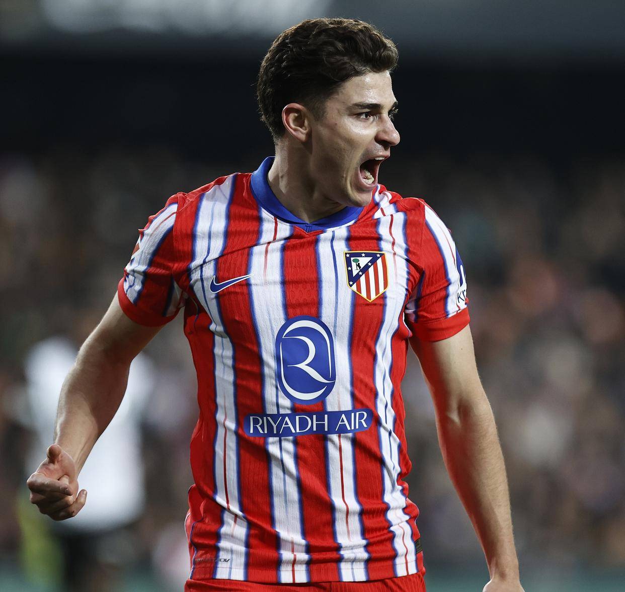 บาร์เซโลนาและแอตเลติโก มาดริดจับตาดีลสลับตัวมูลค่า 90 ล้านปอนด์: ดาวดังย้ายร่วมทัพซิเมโอเน่, เทอร์ สเตเก้นเตรียมอำลาทีมช่วงฤดูหนาว _Álvarez_ ผู้เล่น_การย้ายทีม