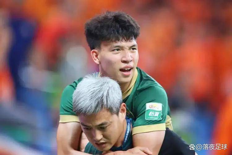 ป้องกันโศกนาฏกรรม 'หวงจื่อฉางคนใหม่' ไม่ให้เกิดขึ้นซ้ำอีก! อาการบาดเจ็บของหวัง หยู่ตงควรเป็นสัญญาณเตือน – วงการฟุตบอลจีนต้องตื่นตัว! _นักเตะ_เอเชียนคัพ_อาร์เซนอล