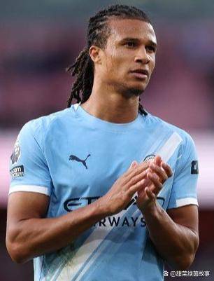 ข่าวการย้ายทีมของแมนเชสเตอร์ซิตี้: ดาวเด่นที่มีปัญหาอาจย้ายทีมในเดือนมกราคม สามสโมสรแสดงความสนใจ นาธาน อาเก้ โรนัลด์ คูมัน รายชื่อการย้ายทีม