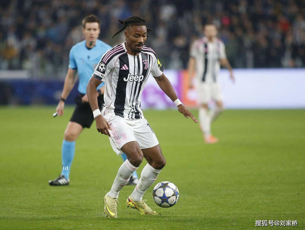 การสรรหาด่วน: ตูเรรีบรุดไปช่วยฝรั่งเศส อนาคตไม่แน่นอน; เดมเบเล่พัวพันกับข่าวลือการย้ายทีม ยูเวนตุส, อินเตอร์ มิลาน, มาร์กเซย