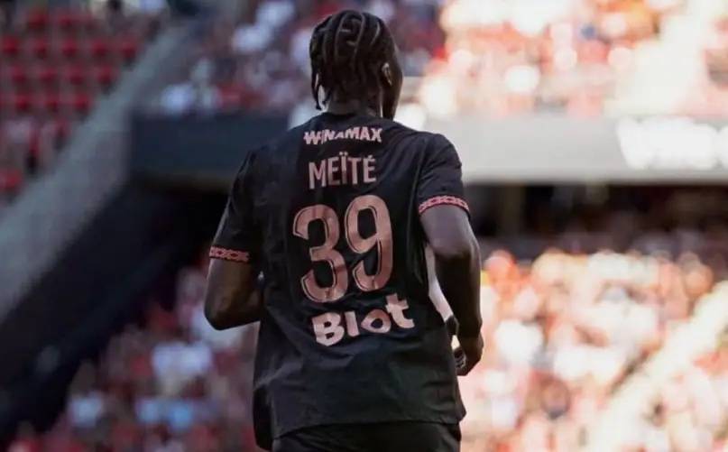 สื่ออิตาลีรายงาน: มิลานกำลังติดตามดาวรุ่งวัย 18 ปีของแรนส์อย่างใกล้ชิด ซึ่งได้ทำไปแล้ว 2 ประตูและ 2 แอสซิสต์ในฤดูกาลนี้ _ชื่อ_ _กองหน้า_ _ศูนย์หน้า_