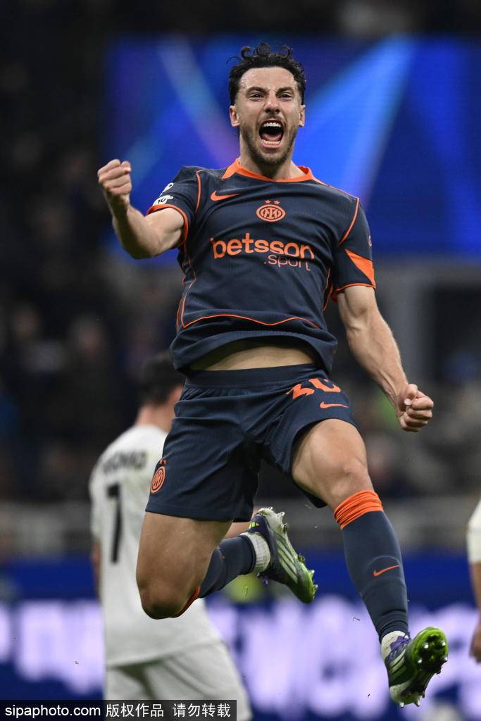 ซูเคอร์: ซูเคอร์แสดงความสามารถของเขาที่อินเตอร์ มิลาน ค่อยๆ กลายเป็นแกนหลักของทีม_ความสามารถ_แทคติก_โครเอเชีย