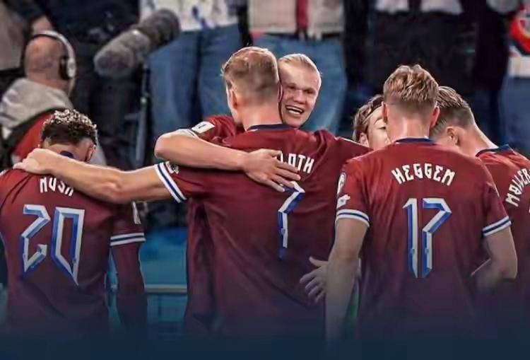 พายุจากนอร์ดิกพัดถล่มทาลลินน์ ขณะที่ฮาแลนด์ทำสองประตูพาทีมนอร์เวย์เดินหน้า _ครึ่งแรก_ ซา อยู่ทางซ้าย _ฟุตบอลโลก_