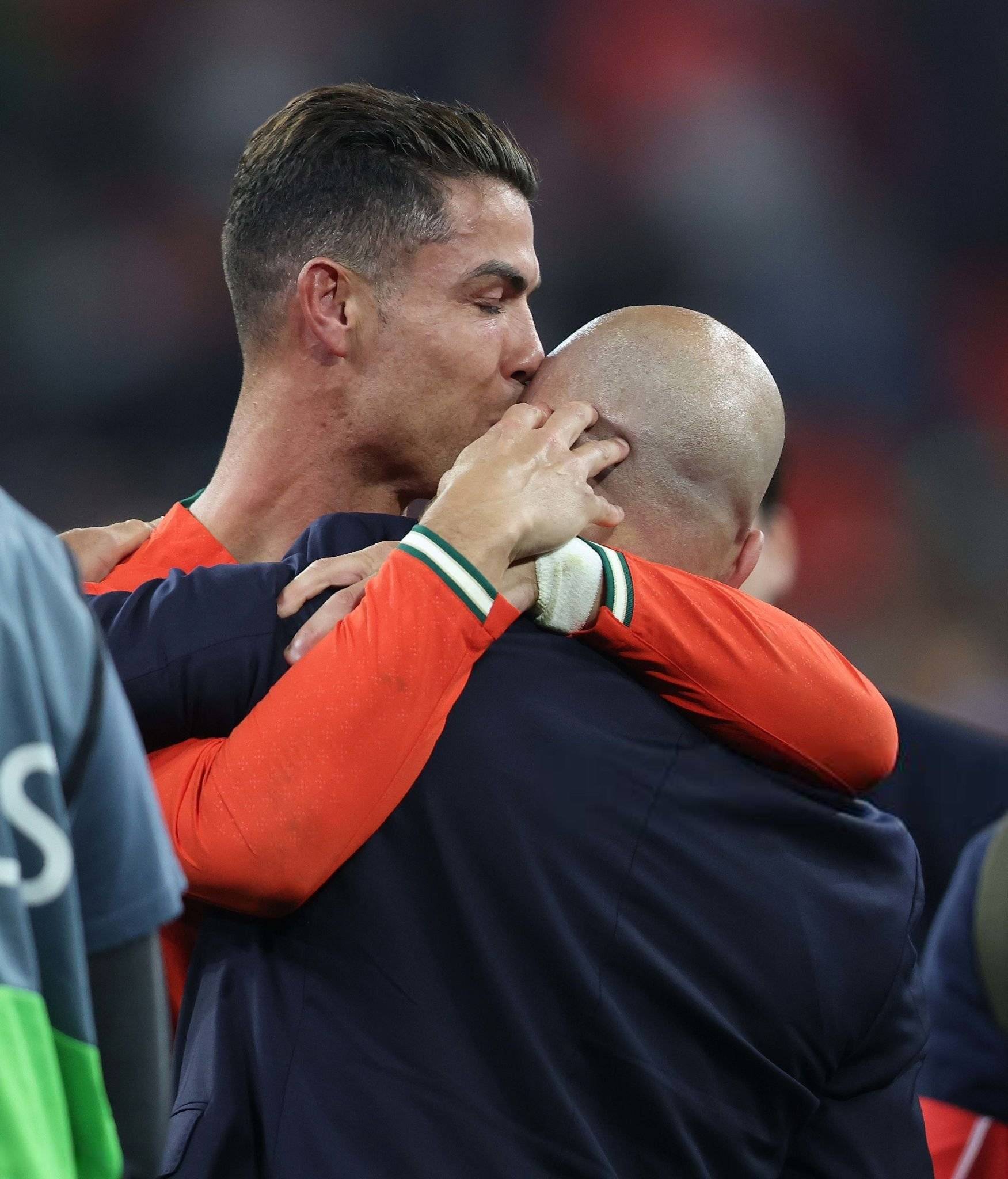 ผู้จัดการ: โปรตุเกสเล่นดีที่สุดเท่าที่เคยมีมาโดยไม่มีโรนัลโด้! บางคนชอบการดำน้ำ แต่เขาแค่อยากเล่น! _มาร์ติเนซ_เมสซี_1