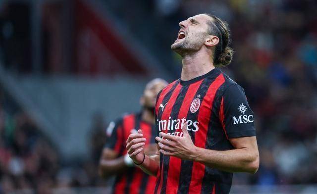 สรุปผลเซเรียอาประจำวัน: สองนักเตะใหม่ของอินเตอร์ถูกมองว่าไร้ประโยชน์, ดาวดังมิลานกลับมา; โมดริช, ลาอูตาโร, มัซโซลา, มาร์กเซย