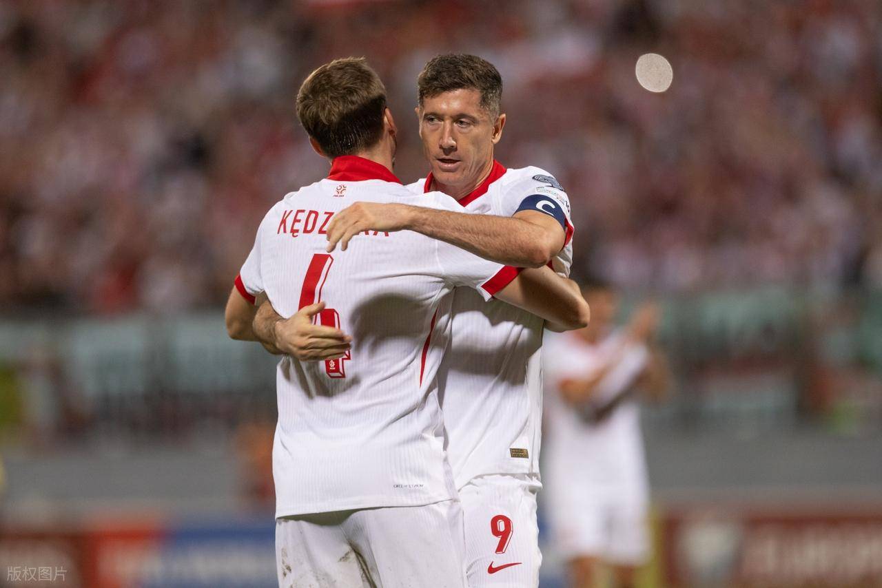 3-2, ผู้ชนะในนาทีที่ 85: โปแลนด์คว้าตั๋วเพลย์ออฟฟุตบอลโลกได้สำเร็จเมื่อเลวานดอฟสกี้โหม่งทำประตูสุดสวยและแอสซิสต์อย่างยอดเยี่ยมให้ซีลินสกี้, มอลตา, อันดับ