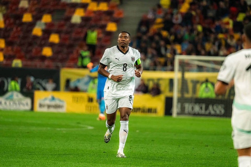 เรอัล มาดริด กำลังเร่งเครื่องอย่างร้อนแรง! อลาบารอสายโทรศัพท์จนมือชา แต่สโมสรกลับไม่แสดงความเร่งรีบในการเจรจาสัญญาใหม่แต่อย่างใด