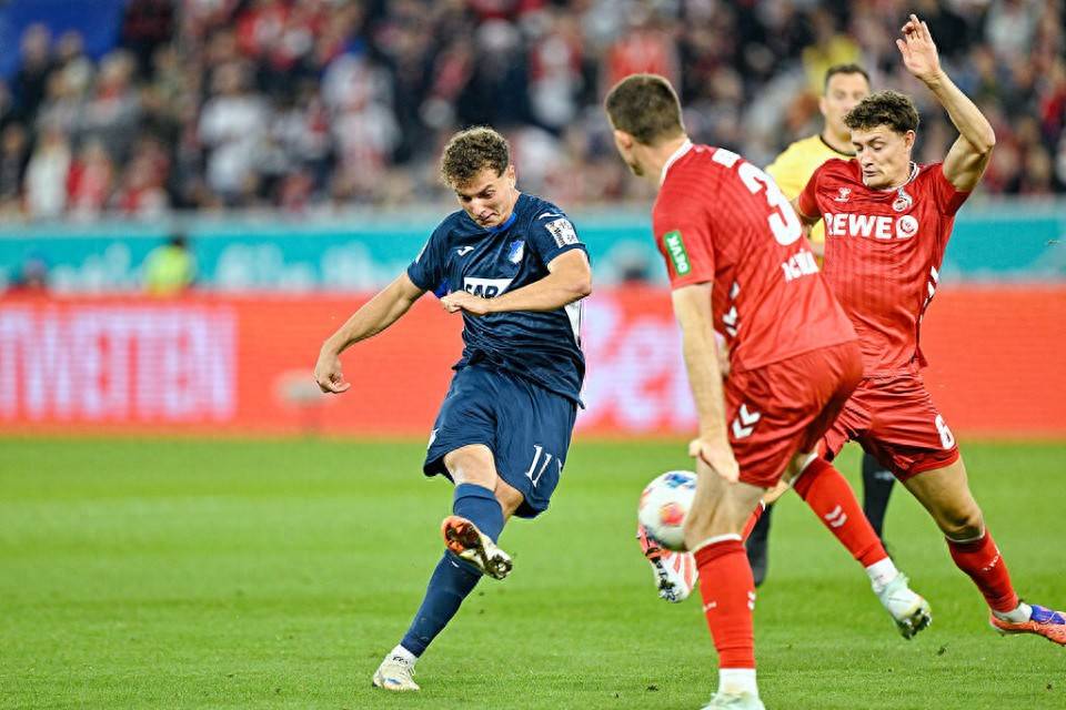 มีผู้ท้าชิงตำแหน่งแทนเลวานดอฟสกี้คนใหม่โผล่? บาร์เซโลน่าจับตาดาวยิงบุนเดสลีกา แต่ใจนักเตะยังอยู่กับบาเยิร์น มิวนิค _Aslani_Hoffenheim