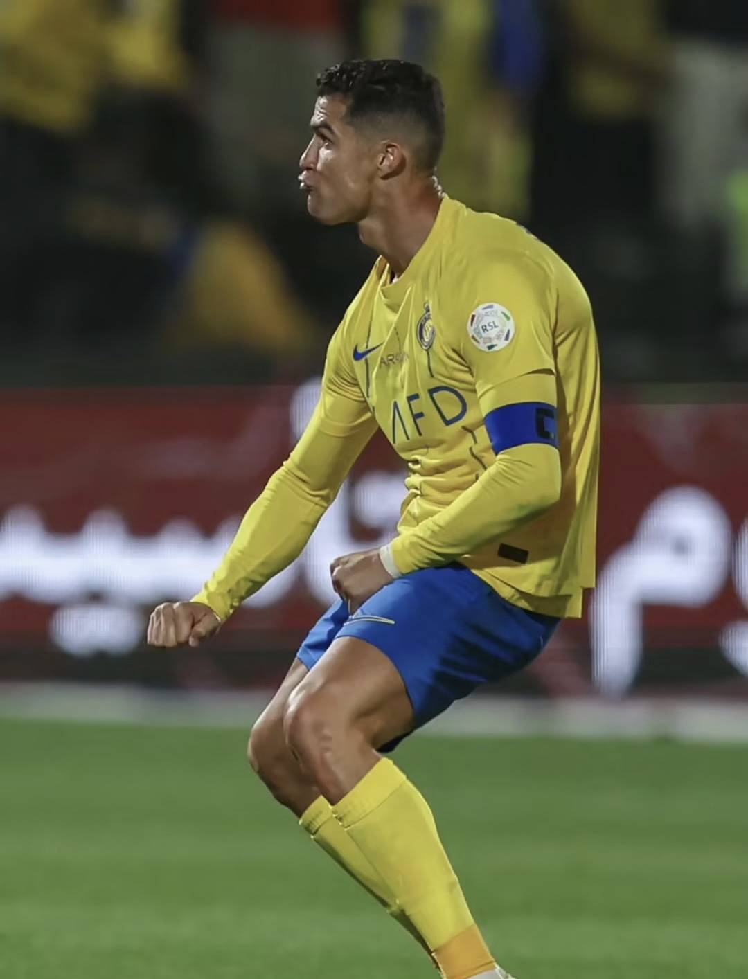 หากคริสเตียโน โรนัลโดถือว่า 'การเข้าใกล้เมสซี' เป็นเกียรติ... จากอีกมุมมองหนึ่ง นั่นคือชัยชนะ! _เลนนาร์ท คาร์ล_ _ยามาล_ _ไอดอล_