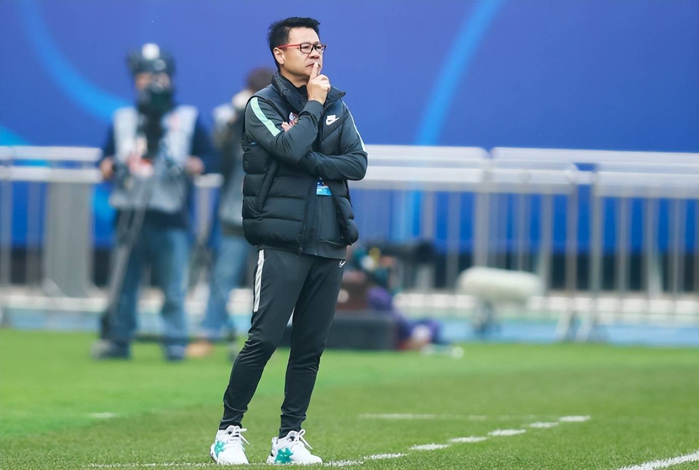 เสี่ยว เจียอี้ เริ่มต้นอย่างรวดเร็ว! โค้ชทีมชาติคนใหม่เข้ารับตำแหน่ง + บุคคลในตำนานร่วมคณะสร้างความคาดหวัง_ยุโรป_นักกีฬา_แฟนๆ