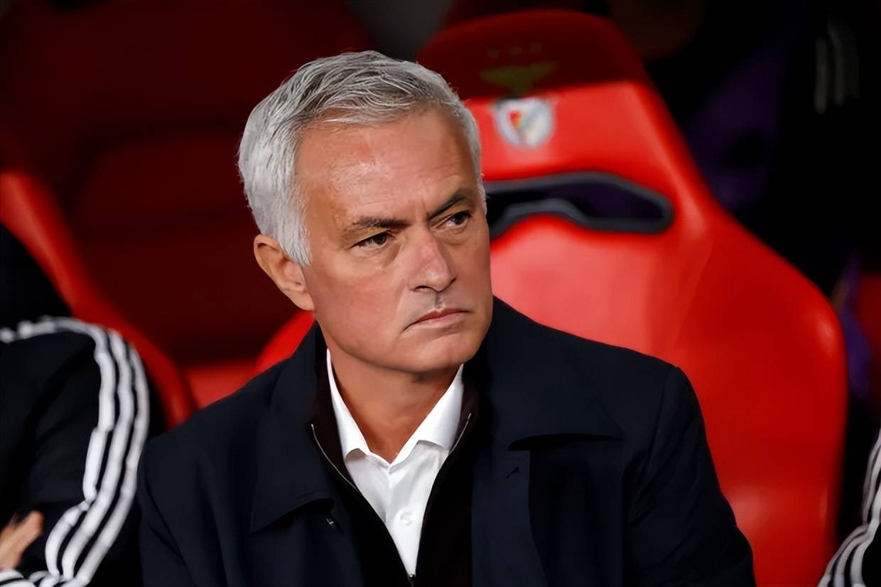 สไตล์การเล่นแบบก้าวหน้าของอาร์เซนอลได้รับการเปรียบเทียบกับเชลซีของมูรินโญ่ โดยแนวรับพิสูจน์ให้เห็นว่าเป็นกุญแจสำคัญสู่ความสำเร็จในการคว้าแชมป์_มิเกล อาร์เตต้า_ยูฟ่า แชมเปียนส์ลีก_แอตเลติโก มาดริด