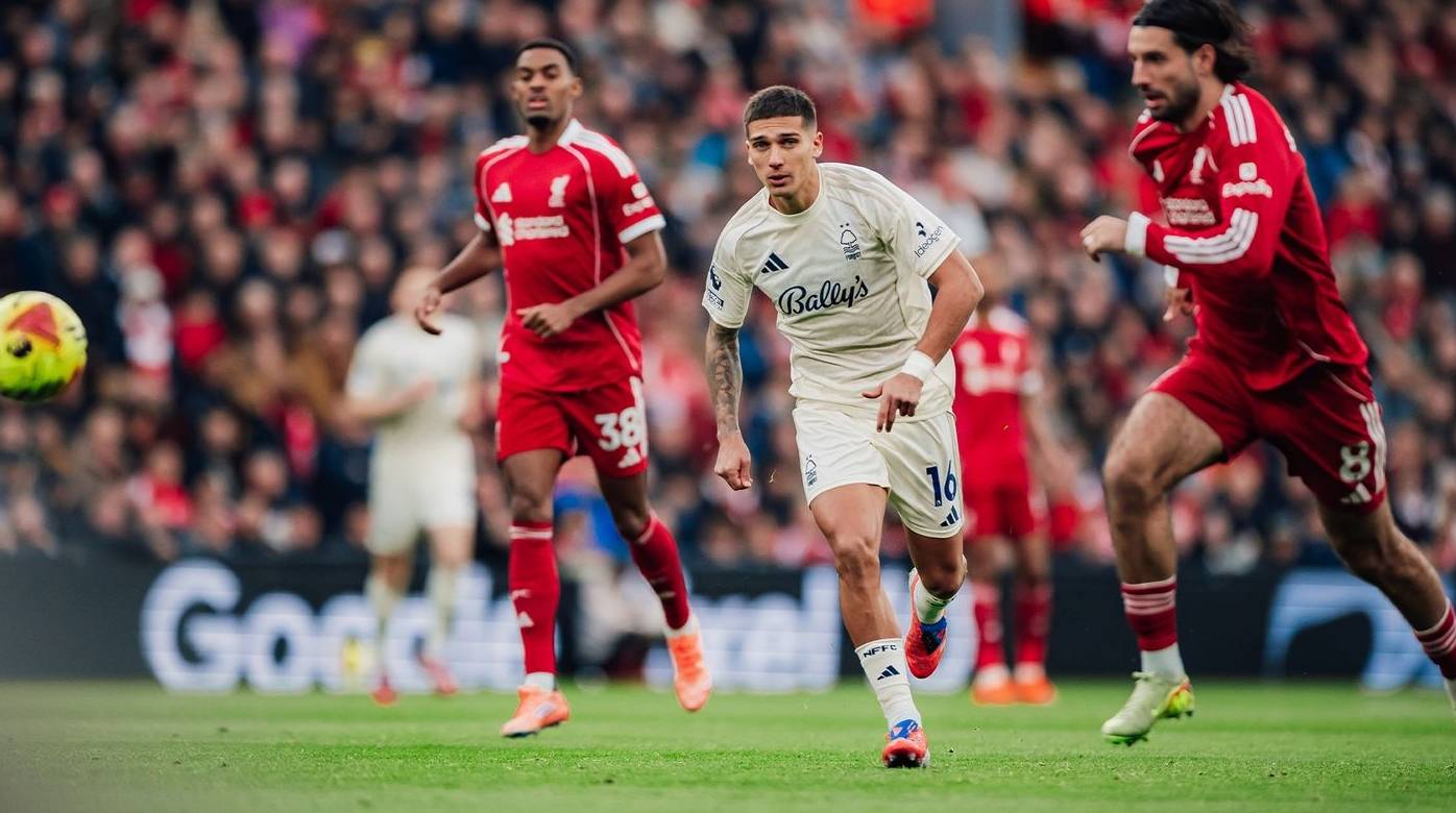 0-3 ความพลิกล็อกครั้งใหญ่! แชมป์ลีกสูงสุด 6 สมัยต้องตกรอบไปอย่างน่าเสียดาย ครองบอล 74% และยิงถึง 21 ครั้งแต่ไร้ผล อาร์เซนอลเก็บชัยชนะไปอย่างสบาย ๆ คว้าแชมป์ไปครองเกือบแน่นอน ลิเวอร์พูล น็อตติงแฮม ฟอเรสต์ แมนเชสเตอร์ ซิตี้