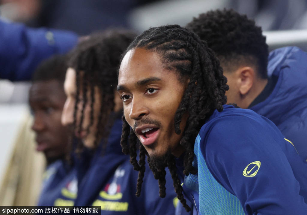 การต่อสู้ของซิมมอนส์: การแสดงที่น่าผิดหวังของนักเตะใหม่ของท็อตแน่มในดาร์บี้แห่งลอนดอนเหนือ ตัดกับการเล่นอันยอดเยี่ยมของเอเซ่ การแข่งขัน | อาร์เซนอล | ฟอร์ม