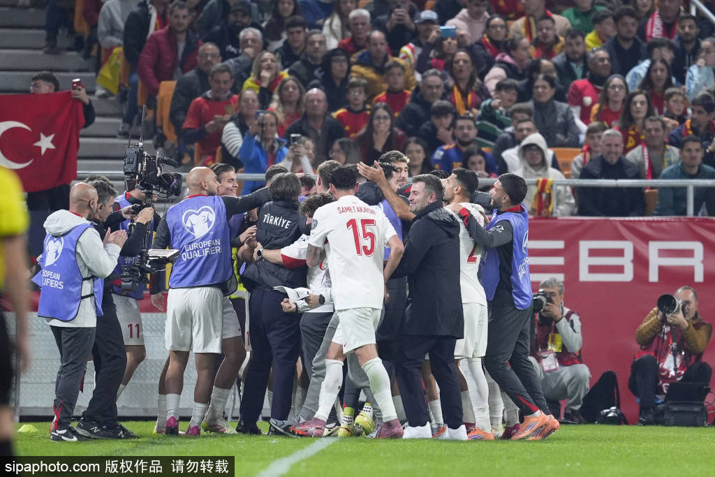 ชัยชนะอันยิ่งใหญ่ 7-4! พอร์ซิโนส์คว้าแชมป์ถ้วยกษัตริย์ยุโรปครั้งแรกของพวกเขา ขณะที่ผู้ชนะของเนดจุดประกายค่ำคืนแห่งบาร์เซโลนา _การแข่งขัน_ประตู_ไอบาย ชัยชนะอันยิ่งใหญ่ 7-4! พอร์ซิโนส์คว้าแชมป์ถ้วยกษัตริย์ยุโรปครั้งแรกของพวกเขา ขณะที่ผู้ชนะของเนดจุดประกายค่ำคืนแห่งบาร์เซโลนา _การแข่งขัน_ประตู_ไอบาย