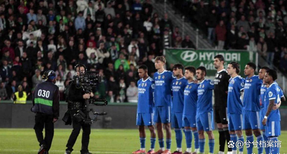 การนำเพียงหนึ่งแต้มคือยาพิษ! ประตูตีเสมอในนาทีสุดท้ายของเรอัล มาดริดไม่สามารถปกปิดวิกฤตได้ ตอนนี้แชมป์ลาลีกากลายเป็นหม้อความดัน _บาร์เซโลนา_ _แชมเปียนส์ลีก_ _เซบีญา_ การนำเพียงหนึ่งแต้มคือยาพิษ! ประตูตีเสมอในนาทีสุดท้ายของเรอัล มาดริดไม่สามารถปกปิดวิกฤตได้ ตอนนี้แชมป์ลาลีกากลายเป็นหม้อความดัน _บาร์เซโลนา_ _แชมเปียนส์ลีก_ _เซบีญา_