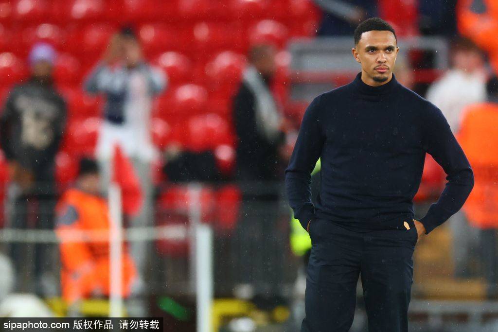 การแก้แค้นของลิเวอร์พูล: แอนฟิลด์จะทวงคืนความรุ่งโรจน์ได้หรือไม่เมื่อหงส์แดงตั้งเป้าทำ 500 ประตูในแชมเปียนส์ลีกเวลาตี 4? _แมตช์_ เบนฟิก้า_ แมนเชสเตอร์ ยูไนเต็ด