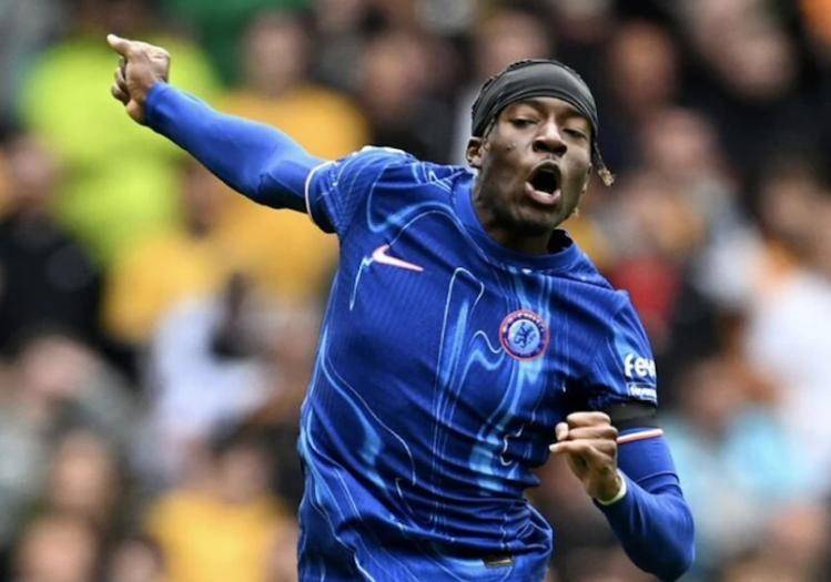 กุนซือสเปอร์สเย้ย 'เอเซคือใคร?' นักเตะค่าตัว 70 ล้านปอนด์ทำแฮตทริกเงียบเสียงวิจารณ์ ขณะที่อาร์เซนอลนำจ่าฝูงพรีเมียร์ลีก 6 แต้ม! _การแข่งขัน_ประตู_อาร์เตต้า