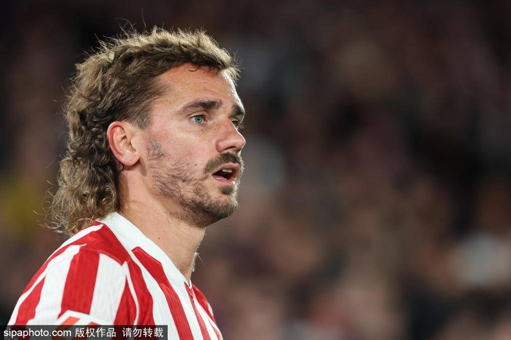 ตารางคะแนนลาลีกา: บาร์เซโลนา 2-0 ทีมที่เสี่ยงตกชั้น, คว้าชัยชนะติดต่อกันเป็นครั้งที่เจ็ด, นำเป็นจ่าฝูงด้วยคะแนนนำเจ็ดแต้ม! ความกดดันเพิ่มมากขึ้นสำหรับเรอัล มาดริด! การแข่งขัน: ราฟินญาทำประตูชัย