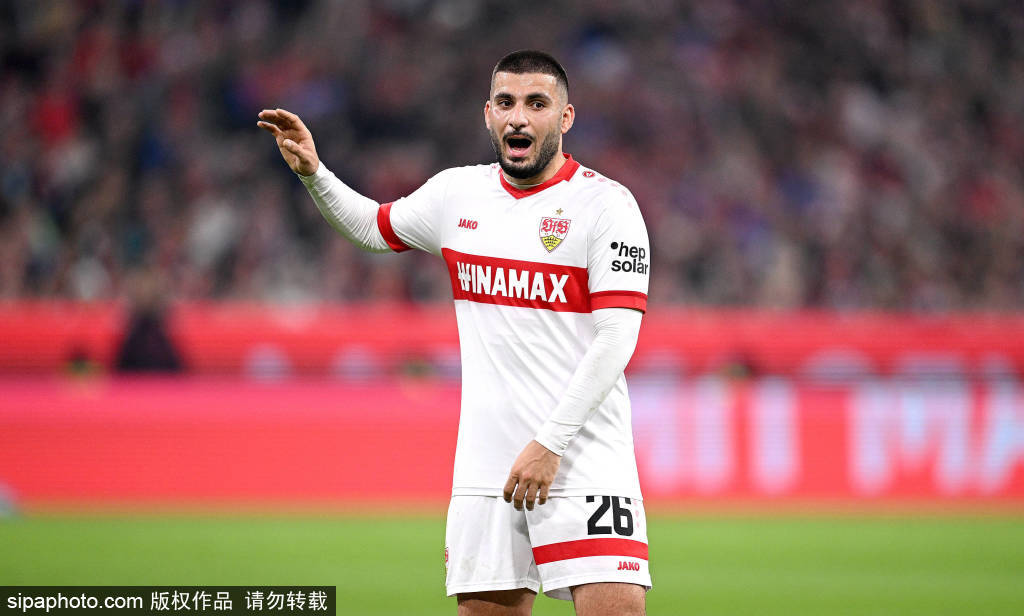 โวล์ฟสบวร์กและมิลานต่อสู้แย่งชิงฟือล์คครุก: การปะทะกันทั้งทางแทคติกและอารมณ์เบื้องหลังการย้ายทีม _กองหน้า_โวล์ฟสบวร์ก_แฟนบอล