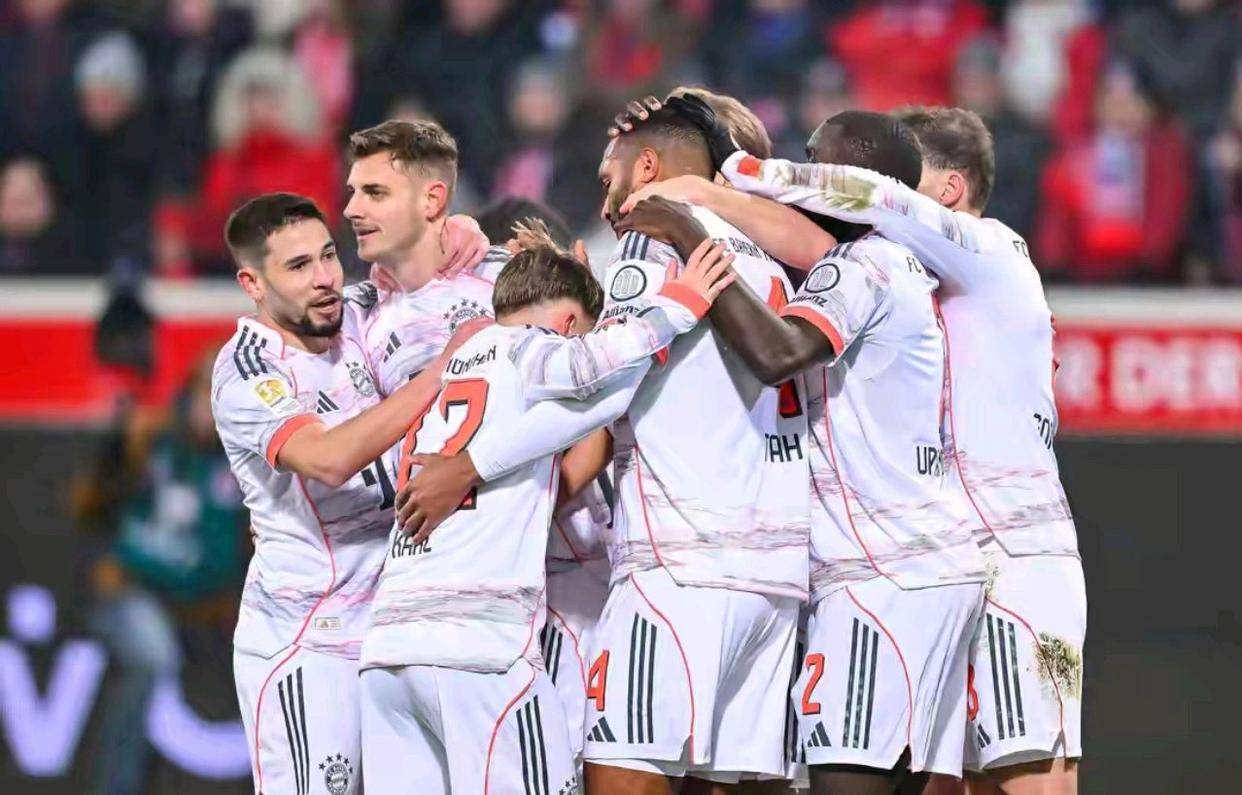 บาเยิร์น มิวนิค สร้างสถิติประจำปีของบุนเดสลีกา: ครองตำแหน่งจ่าฝูงตลอดฤดูกาลเพื่อเขียนประวัติศาสตร์ใหม่ ตารางลีก | การแข่งขัน | ฤดูกาล บาเยิร์น มิวนิค สร้างสถิติประจำปีของบุนเดสลีกา: ครองตำแหน่งจ่าฝูงตลอดฤดูกาลเพื่อเขียนประวัติศาสตร์ใหม่ ตารางลีก | การแข่งขัน | ฤดูกาล