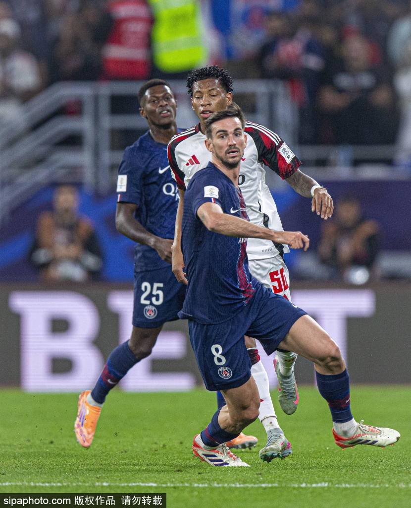 บทวิจารณ์รอบแบ่งกลุ่มแชมเปียนส์ลีก: ผลงานยอดเยี่ยมของเมสซี่และการปรับเปลี่ยนแทคติกของปารีส การฝึกซ้อมการแข่งขันของปารีส แซงต์-แชร์กแมง