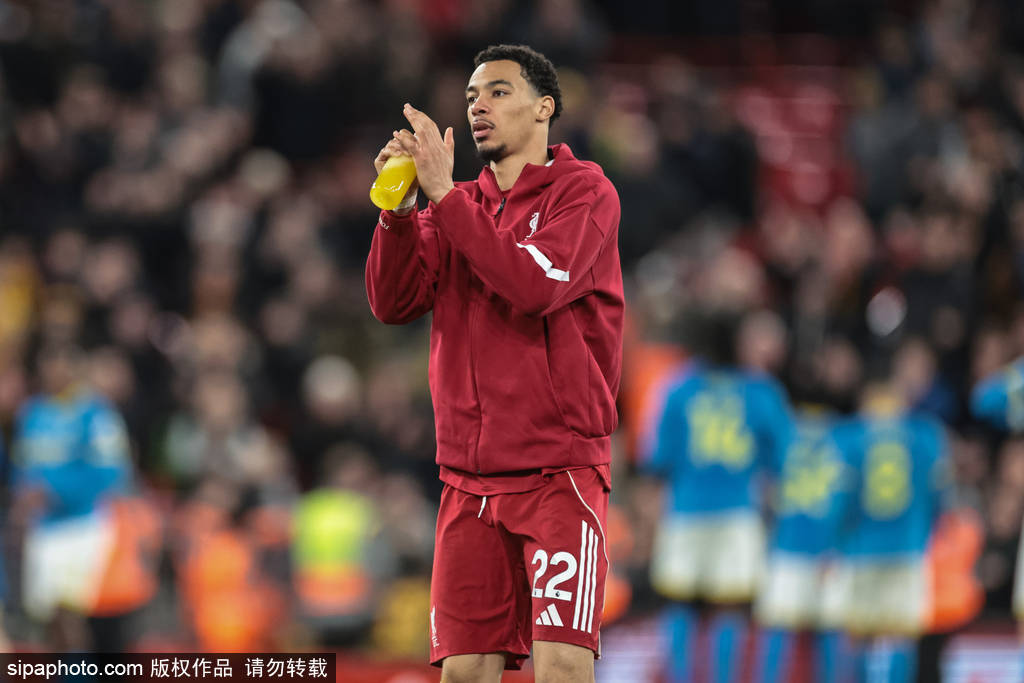 โชคร้าย! ลิเวอร์พูลคว้าชัยชนะด้วยคะแนน 94 แต้ม ทำให้ความหวัง 97 แต้มต้องพังทลาย; เอกิติชอาจพลาดการปะทะกับอาร์เซนอล_การแข่งขัน_ฤดูกาลนี้_อาร์เซนอล