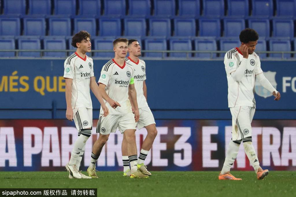 บาร์เซโลนาเดินทางถึงเจดดาห์แล้วเพื่อแข่งขันซูเปอร์คัพสเปน โดยพวกเขาจะเริ่มการป้องกันแชมป์ในไม่ช้านี้ การแข่งขัน | บาร์เซโลนา | อาร์โรโย