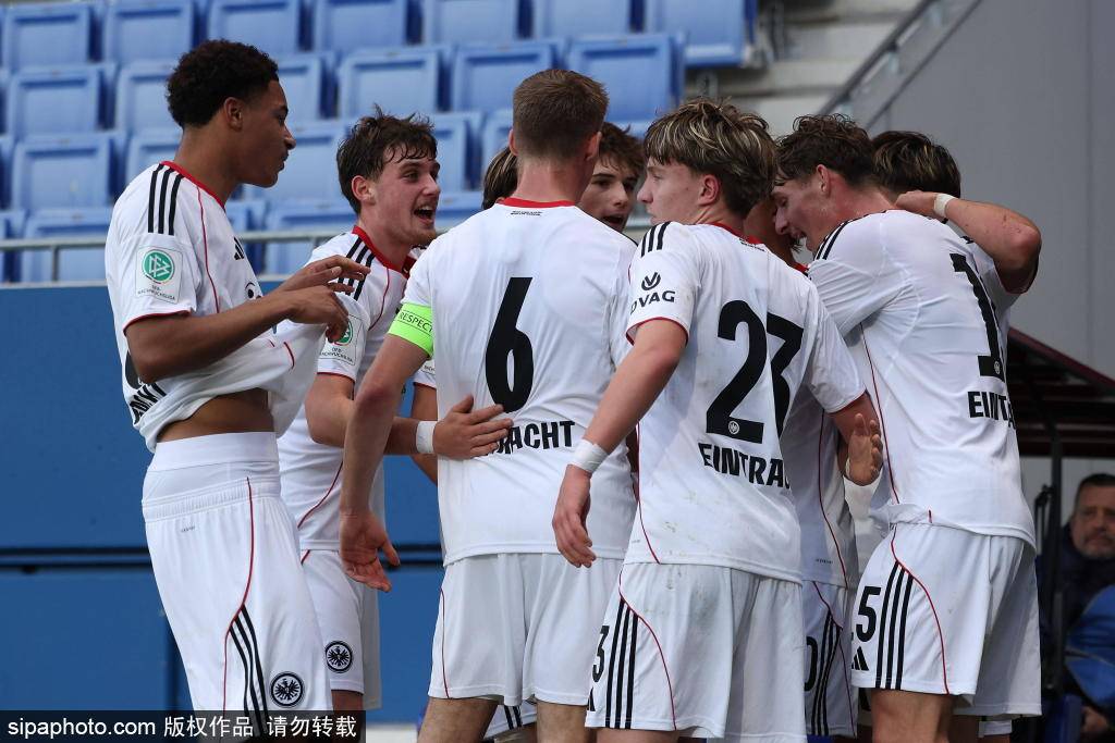 เลวานดอฟสกี้สะท้อนถึงการสูญเสียพ่อเมื่ออายุ 16 ปี: 