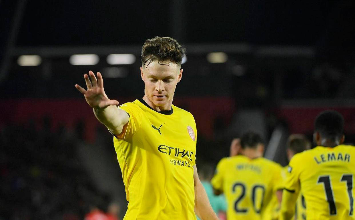 อดีตนักเตะแมนเชสเตอร์ ซิตี้ วัย 19 ปี โชว์ฟอร์มโดดเด่นในลาลีกา ส่งบอลให้เพื่อนทำประตูอย่างแม่นยำ นำทีมกลับมาชนะเหนือมายอร์ก้า และหลีกเลี่ยงการแพ้ติดต่อกัน _กีโรนา_ คะแนนการแข่งขัน อดีตนักเตะแมนเชสเตอร์ ซิตี้ วัย 19 ปี โชว์ฟอร์มโดดเด่นในลาลีกา ส่งบอลให้เพื่อนทำประตูอย่างแม่นยำ นำทีมกลับมาชนะเหนือมายอร์ก้า และหลีกเลี่ยงการแพ้ติดต่อกัน _กีโรนา_ คะแนนการแข่งขัน