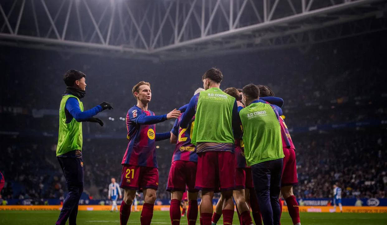 บาร์เซโลนาคว้าชัยชนะติดต่อกันเป็นนัดที่เก้า นำเป็นจ่าฝูงลาลีกาด้วย 49 คะแนน หลังโชว์ฟอร์มเหนือชั้นเอาชนะเรอัล มาดริดอย่างขาดลอย การแข่งขัน: เฟร์มิน, เอสปันญอล บาร์เซโลนาคว้าชัยชนะติดต่อกันเป็นนัดที่เก้า นำเป็นจ่าฝูงลาลีกาด้วย 49 คะแนน หลังโชว์ฟอร์มเหนือชั้นเอาชนะเรอัล มาดริดอย่างขาดลอย การแข่งขัน: เฟร์มิน, เอสปันญอล