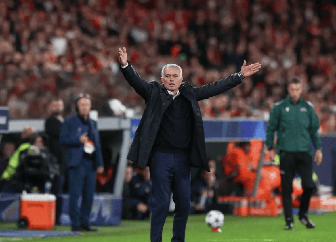 ทุกสิ่งล้วนเป็นความว่างเปล่า? มูรินโญ่ วัย 62 ปี ดูมึนงง: พ่าย 1-3 ตกรอบ + ไร้ถ้วยรางวัล 4 ปีซ้อน + เผชิญการถูกปลดเป็นครั้งที่ 3 ติดต่อกัน_เบนฟิก้า_บราก้า_รอบชิงชนะเลิศ