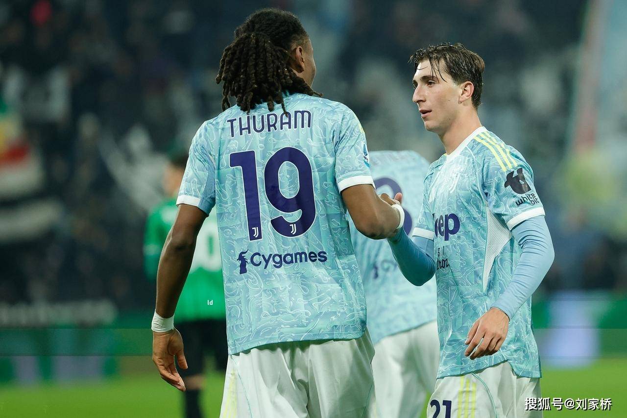 ยูเวนตุสเดินเกมรุก, เดวิดได้รับการสนับสนุน, มิเรตติพัฒนา, ขณะที่เราติดตามเช็ค ชิเอซ่า จูเนียร์ อย่างต่อเนื่อง ทีมเยาวชนของสปัลเล็ตติ โรม่า