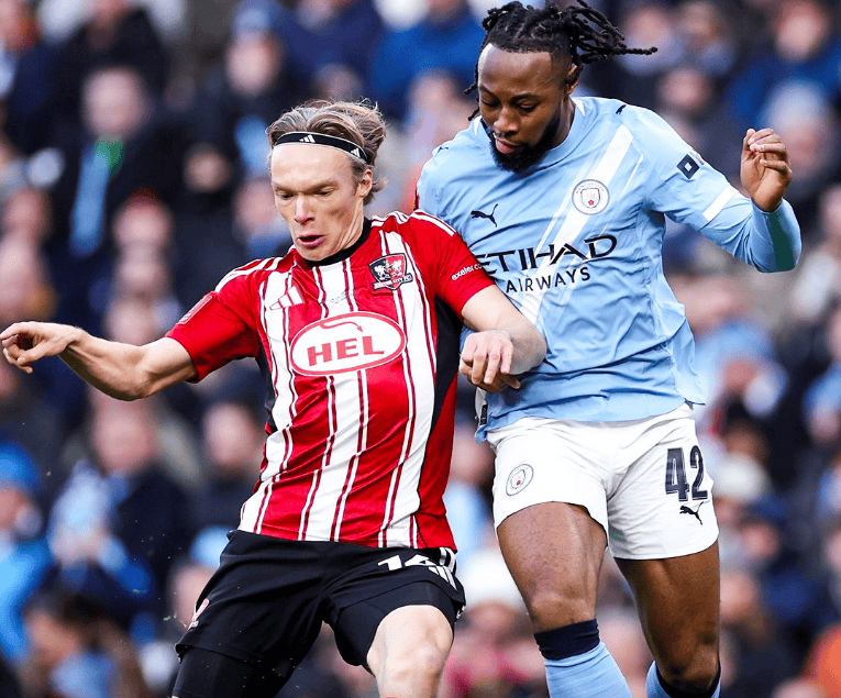 10-1: ความสมบูรณ์แบบของการบุกเป็นอย่างไร? แมนเชสเตอร์ ซิตี้ ทำลายสถิติ 6 รายการในนัดเดียว, ยุติสถิติเสมอ 3 นัดติดต่อกัน และขยายสถิติไร้พ่าย 12 นัดติดต่อกันในทุกรายการแข่งขัน _การแข่งขัน_ เอฟเอ คัพ _เหย้า_