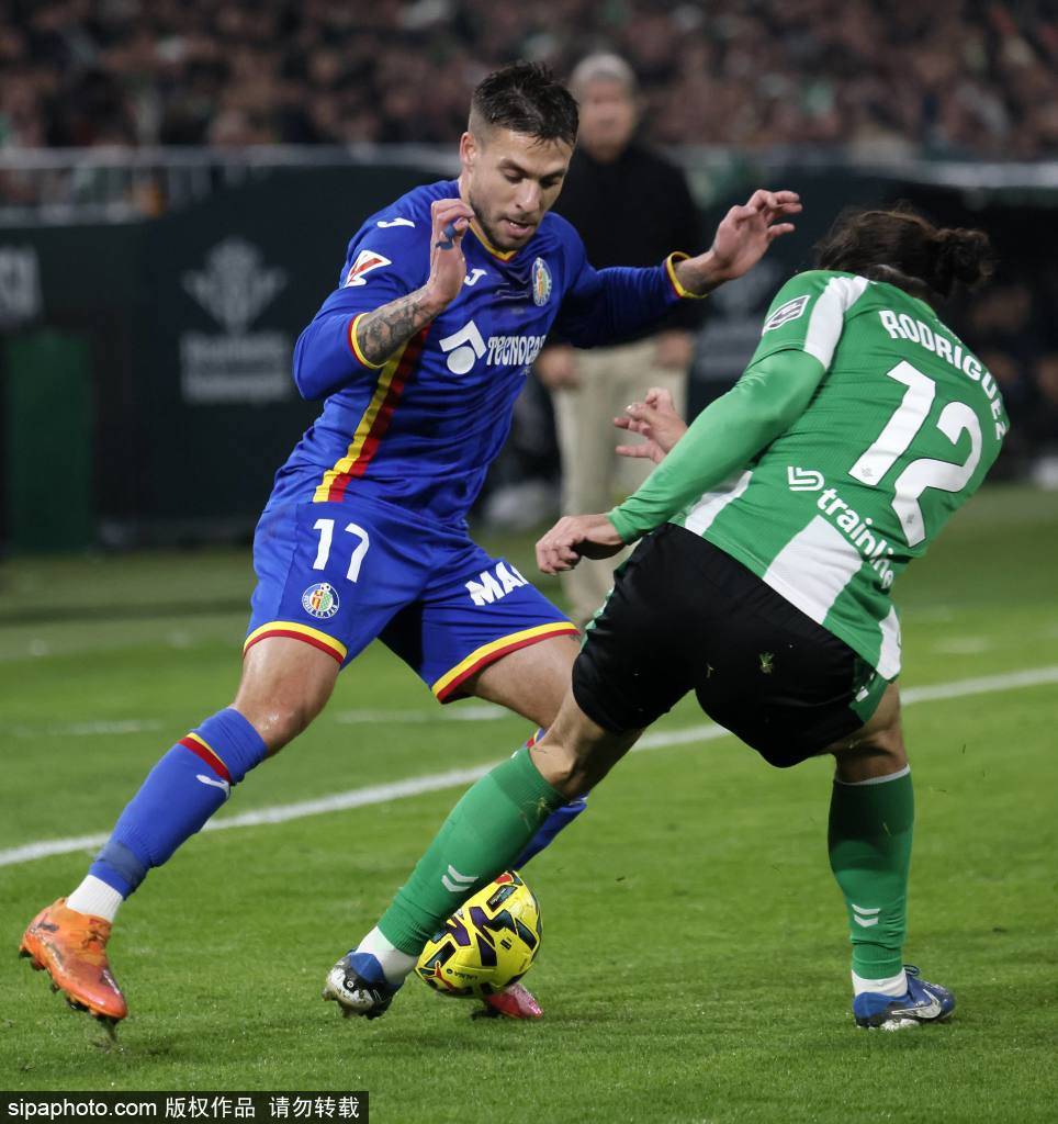 เรอัล มาดริด ทีมหญิง เปิดฉากปีใหม่ด้วยชัยชนะ! เวโรนิน่า ทำหนึ่งแอสซิสต์และหนึ่งประตู ขณะที่ ไคเซโด ยิงประตูที่ 30 ในอาชีพของเธอ_การแข่งขัน_เกมรุก_เซบีย่า