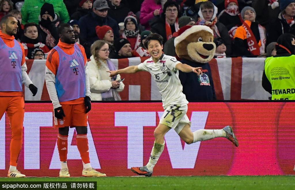 บาเยิร์น มิวนิค จะสามารถต่อสถิติการเล่นในบ้านที่น่าทึ่งของพวกเขาได้หรือไม่เมื่อพบกับโวล์ฟสบวร์ก? _ประวัติการแข่งขัน_แฟนบอล