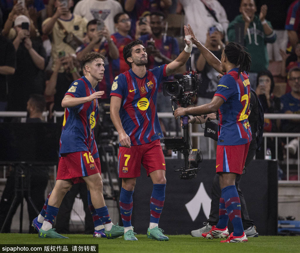 การวิเคราะห์การฝึกซ้อมก่อนการแข่งขันนัดชิงชนะเลิศบาร์เซโลนา ซูเปอร์คัพ: เตรียมพร้อมสำหรับเรอัล มาดริด มุ่งสู่จุดสูงสุดของฤดูกาล!_Flick_Match_เจดดาห์