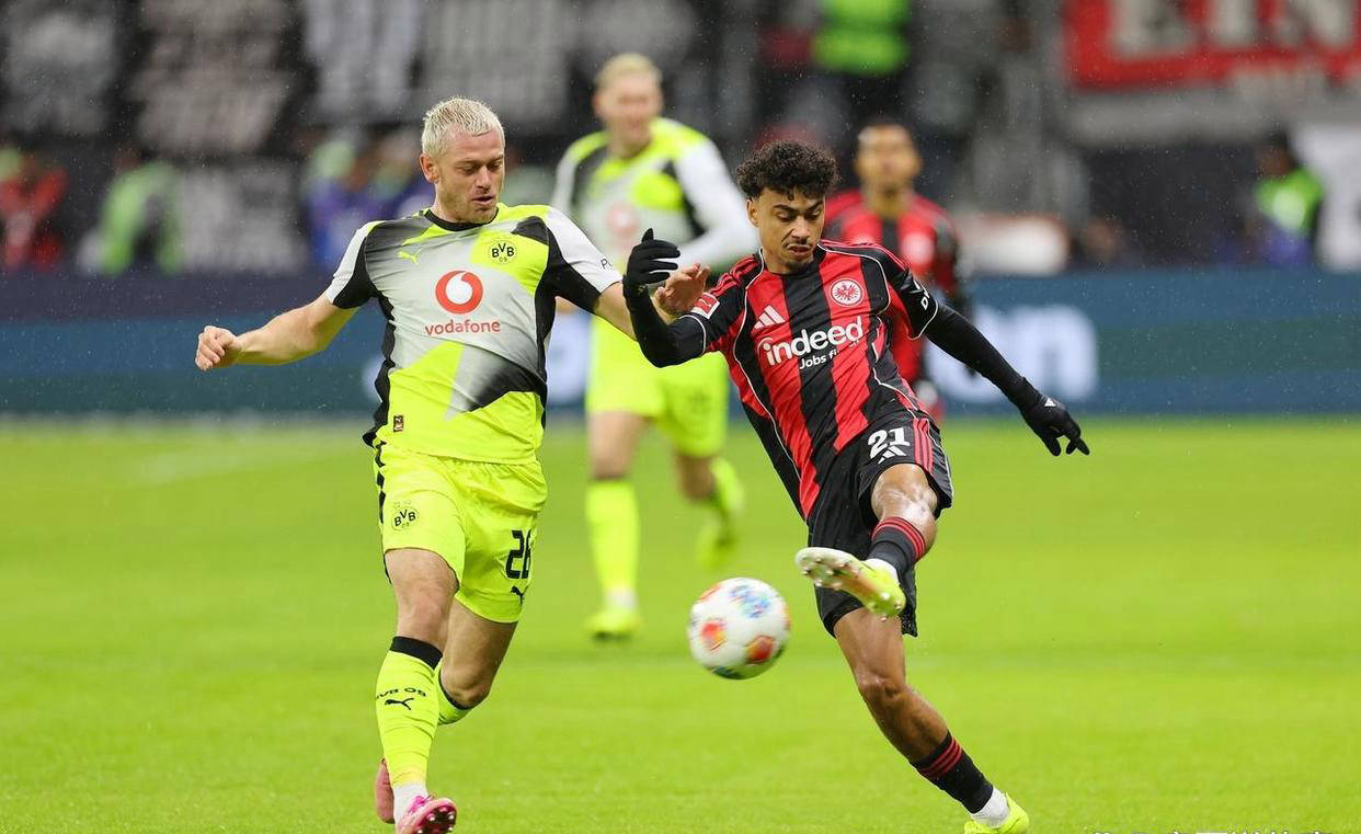 รายงานการแข่งขันบุนเดสลีกา นัดที่ 16: ดอร์ทมุนด์ไล่ตีเสมอแฟรงค์เฟิร์ตในช่วงท้ายเกม; ยังคงตามหลังบาเยิร์นอยู่แปดแต้มแม้จะลงเล่นมากกว่าหนึ่งนัด ตารางคะแนน: บาเยิร์น มิวนิค, โบรุสเซีย ดอร์ทมุนด์