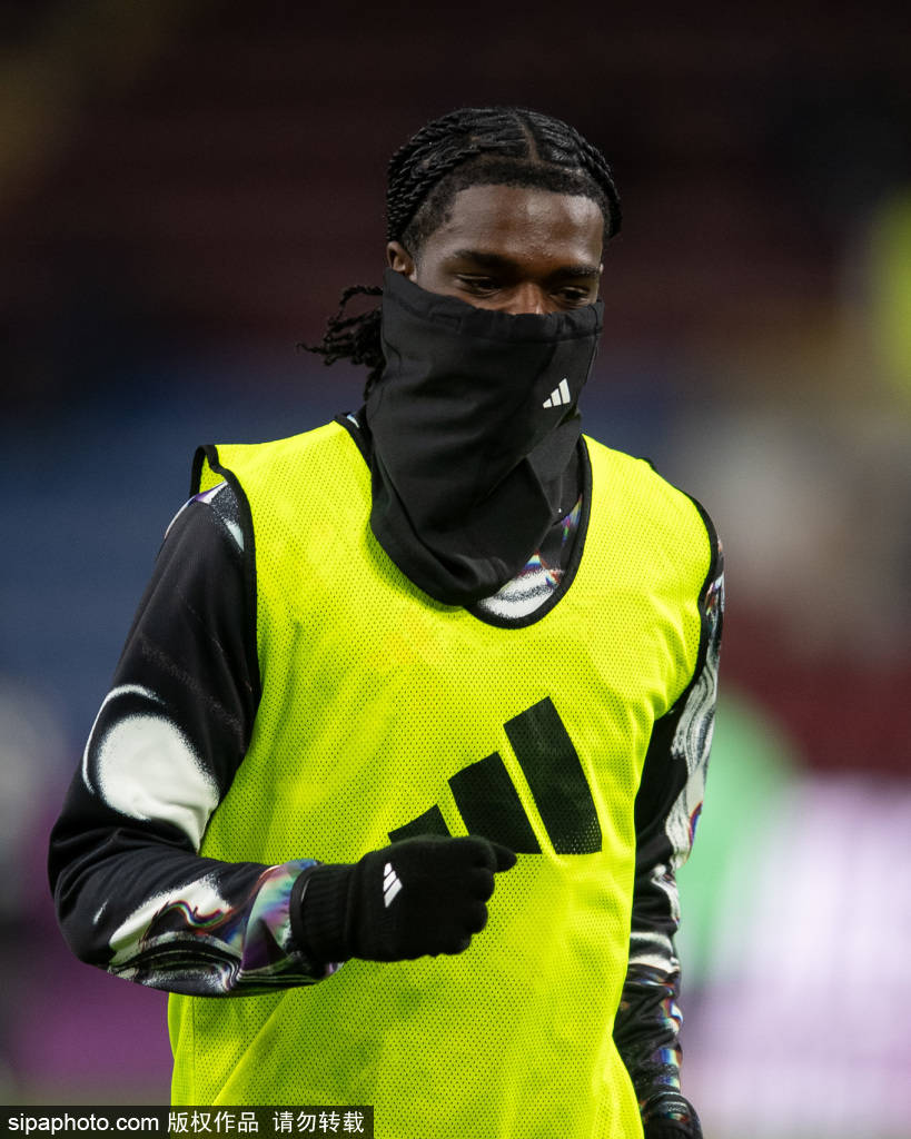 ลิซานโดร มาร์ติเนซ บรรลุเป้าหมาย 100 นัดให้กับแมนเชสเตอร์ ยูไนเต็ด: เรื่องราวเบื้องหลังและการวิเคราะห์ข้อมูล เซ็นเตอร์แบ็ค เบิร์นลีย์ ฮาคอลลิน