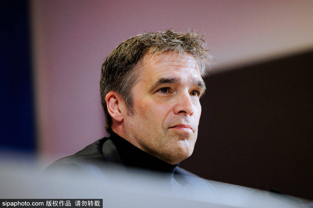 เอนดริค: ผมยังไม่ได้ออกจากเรอัล มาดริด นี่เป็นเพียงการหยุดพักชั่วคราวเท่านั้น คำแนะนำจากอันเชล็อตติและอาลอนโซ่ได้ทำให้ความมั่นใจของผมแข็งแกร่งขึ้นเท่านั้น การแข่งขัน: ฟุตบอลลียง เอนดริค: ผมยังไม่ได้ออกจากเรอัล มาดริด นี่เป็นเพียงการหยุดพักชั่วคราวเท่านั้น คำแนะนำจากอันเชล็อตติและอาลอนโซ่ได้ทำให้ความมั่นใจของผมแข็งแกร่งขึ้นเท่านั้น การแข่งขัน: ฟุตบอลลียง