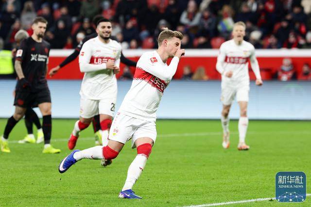 ฟุตบอล | บุนเดสลีกา: สตุ๊ตการ์ทเอาชนะไบเออร์ เลเวอร์คูเซ่น การแข่งขัน: เทอร์สเตเก้น ผู้เล่น