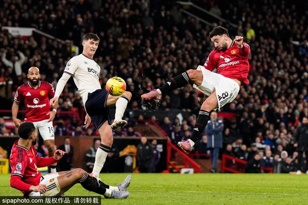 อัปเดตการย้ายทีมของแมนเชสเตอร์ยูไนเต็ด: ข่าวลือการจากไปของบรูโน่ทวีความรุนแรงขึ้นหลังจากการปลดอโมนทำให้เกิด 'ความสงสัยสองเท่า' _นักเตะ__การจากไป_