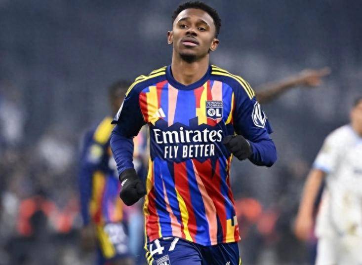 ปรากฏการณ์ใหม่ในวงการฟุตบอลจีน? ดาวรุ่งพุ่งแรงคว้าสองนักเตะระดับท็อป! มูลค่าตลาดพุ่งสูงขึ้น 50 ล้านยูโร _ฟินิอู_ _ยูโร_ _ไชนีส ซูเปอร์ลีก_