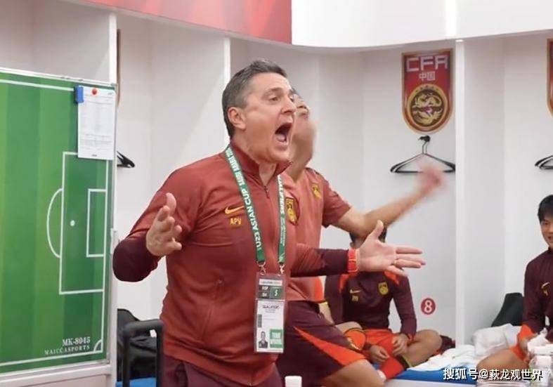 การเรียกตัวจูเผิงหยูของเสี่ยวเจียอี้ในนาทีสุดท้ายเป็นการตบหน้าอันโตนิโอใช่ไหม? การไม่เรียกตัวหลิวเฉิงหยูเป็นเรื่องน่าเสียดายมาก! อดีตกองหน้าสองคนได้ทำให้ตัวเองถูกกันออกไปโดยปริยาย_ทีมชาติ_การฝึกซ้อม_จางหยุนหยิง