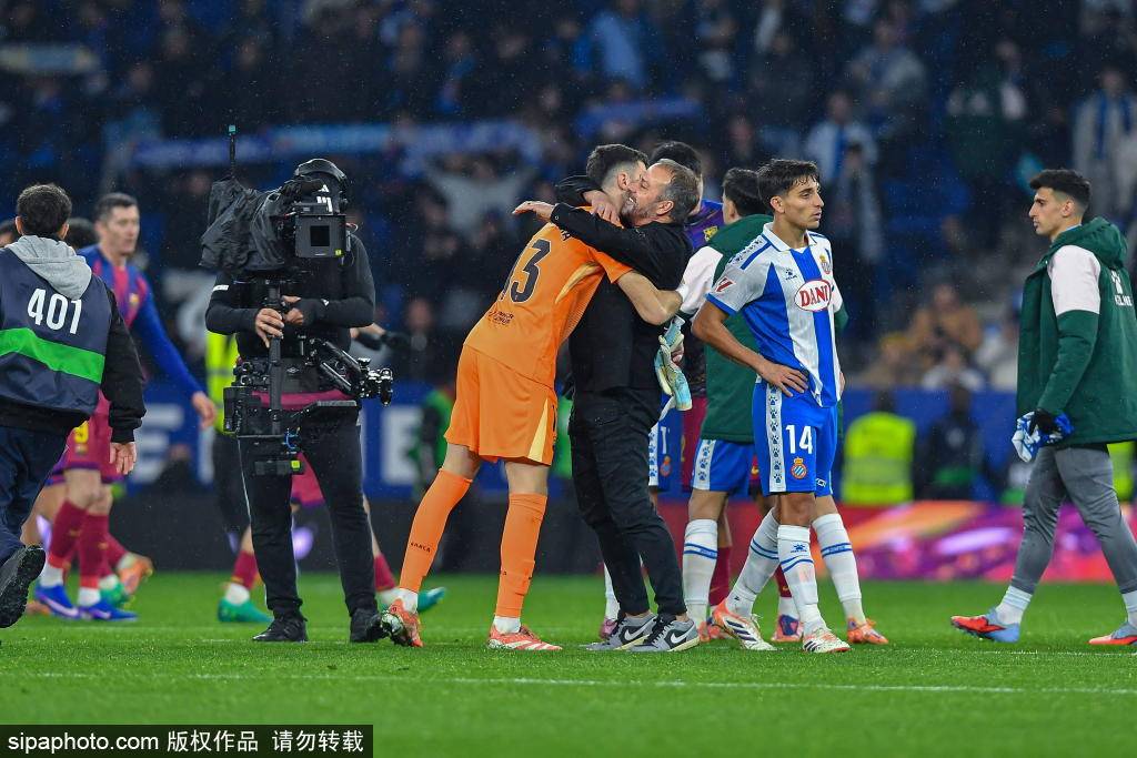 ความฝันในฟุตบอลโลกของเทอร์ สเตเก้น: ความกดดันและความท้าทายของฟาวเลอร์ โอลิเวอร์ เบาว์มันน์ ตำแหน่ง บาร์เซโลนา