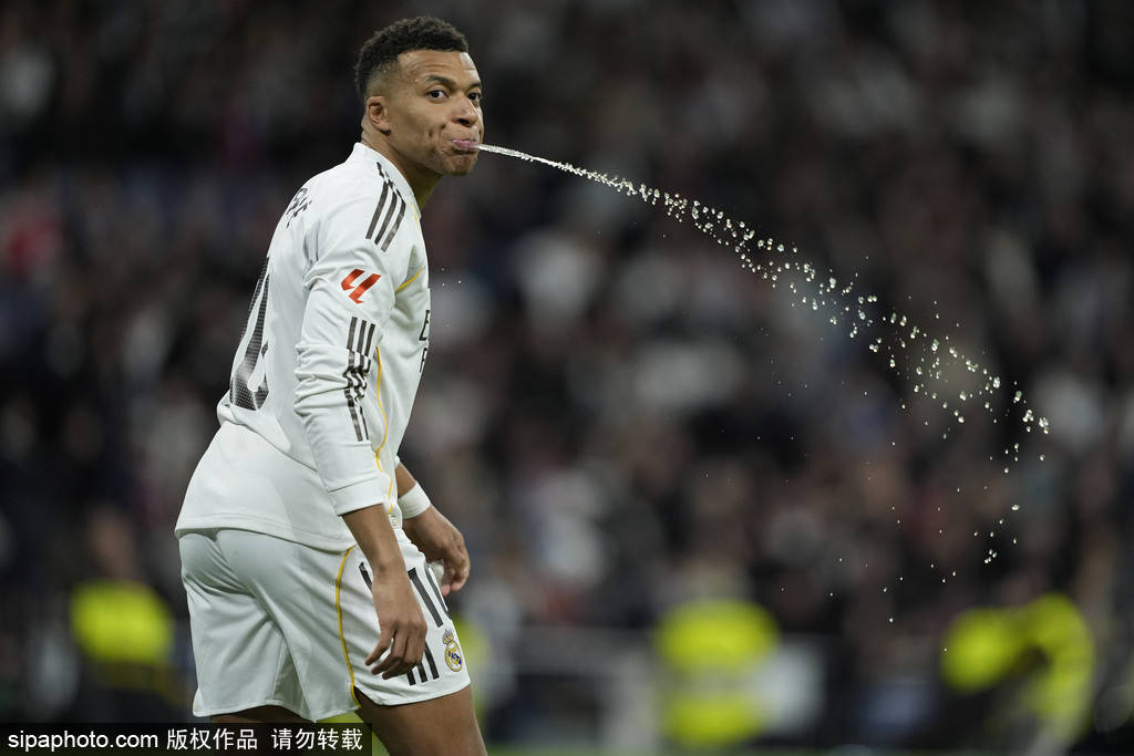 เจาะลึก: เอ็มบัปเป้ต้องการสิ่งที่เขาไม่สามารถมีได้! ตั้งแต่วันที่เขาเลือกเรอัล มาดริด เขาพลาดถ้วยรางวัลไป 19 รายการ_บาร์เซโลนา_ฤดูกาล_ซูเปอร์คัพสเปน