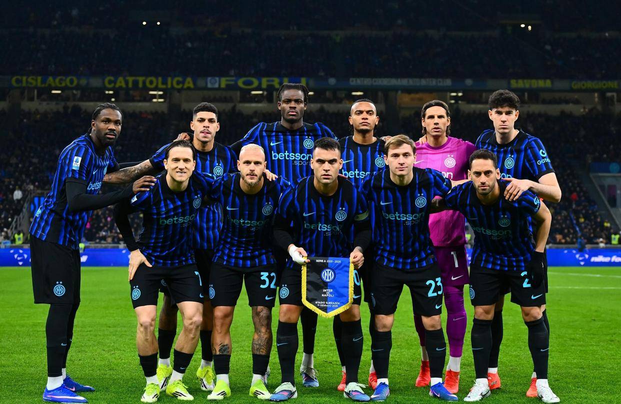 ผลเสมอสุดระทึก 2-2! อินเตอร์ มิลาน เสมอกับ นาโปลี แบบไร้ประตูในช่วงทดเวลาบาดเจ็บ ขณะที่ คอนเต้ ถูกไล่ออกจากสนามหลังประท้วงการตัดสินของผู้ตัดสิน ทำให้การแข่งขันชิงแชมป์ลีกต้องกลับมาสูสีอีกครั้ง